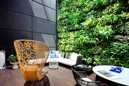 Green walls: price of perfection?